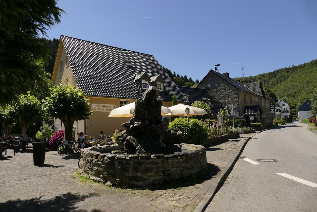 Waldhotel Im Wiesengrund Hürtgenwald Екстериор снимка